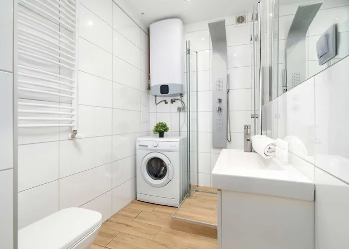 Bright Dzialynskich Near Old Town By Renters Posen