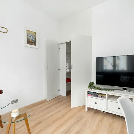 Bright Dzialynskich Near Old Town By Renters Poznań