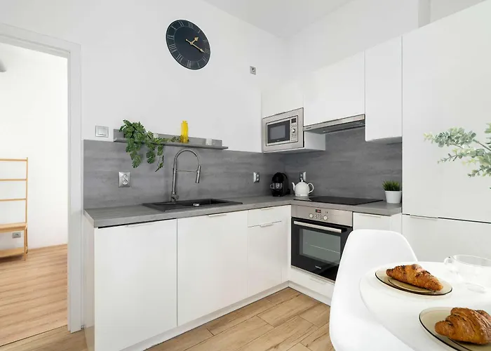 Bright Dzialynskich Near Old Town By Renters شقة بوزنان